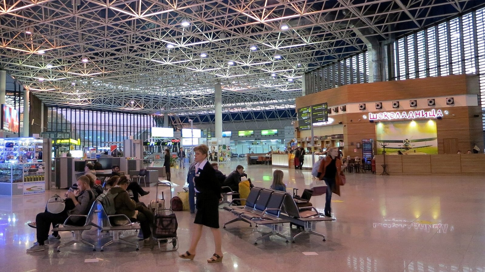 Из аэропорта Сочи: Адлер за 60 ₽, Красная Поляна за 360 ₽, центр Сочи