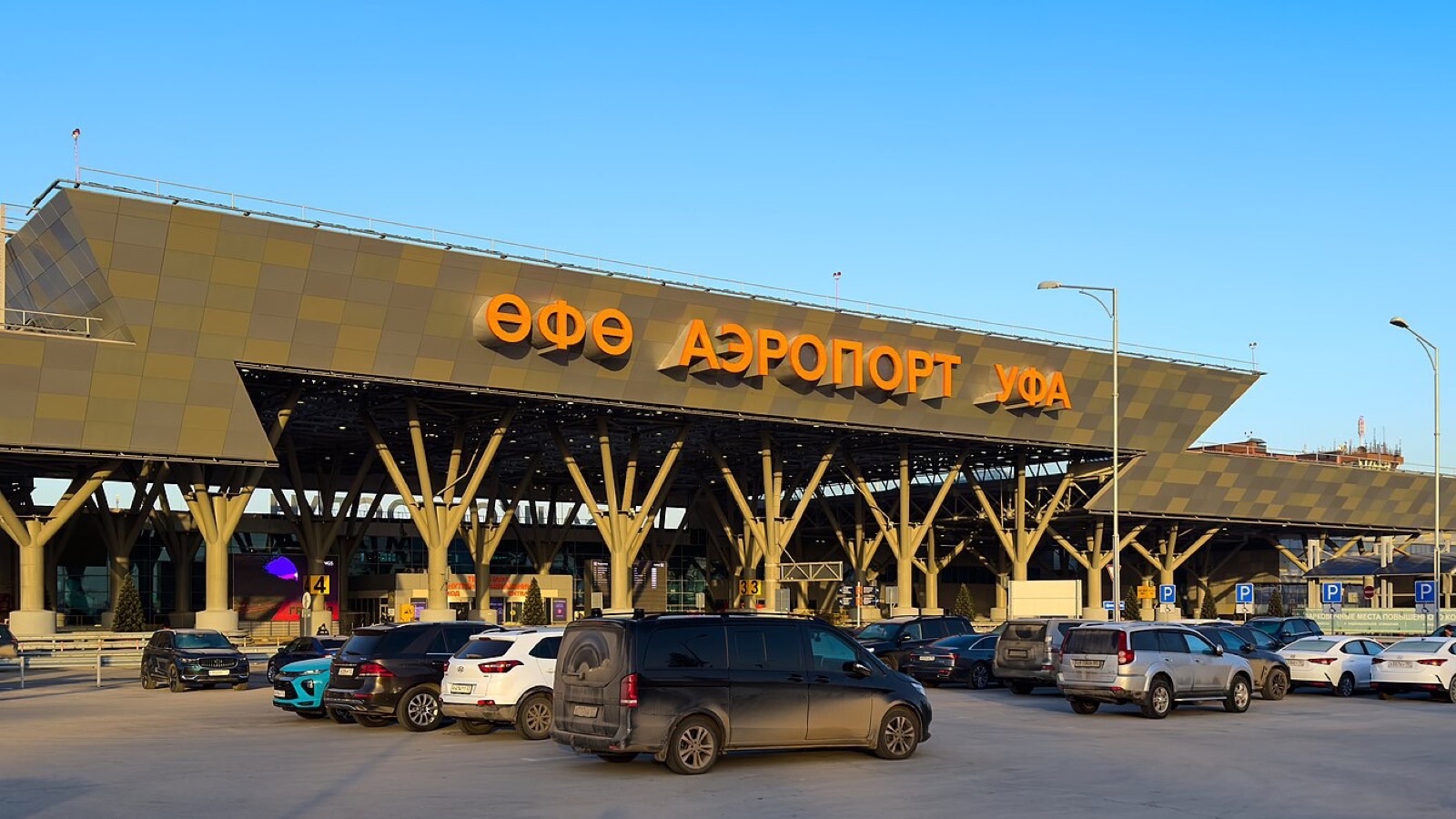 Из аэропорта Уфы в город: автобусы 101, 110 и 110С и стойка Яндекс Go