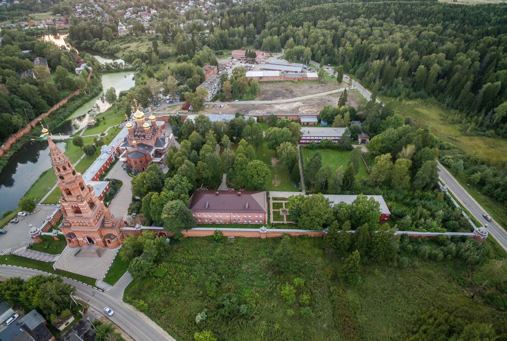 Сергиев Посад кроме Лавры: пещерный храм, Гремячий ключ и тропа от Кремля