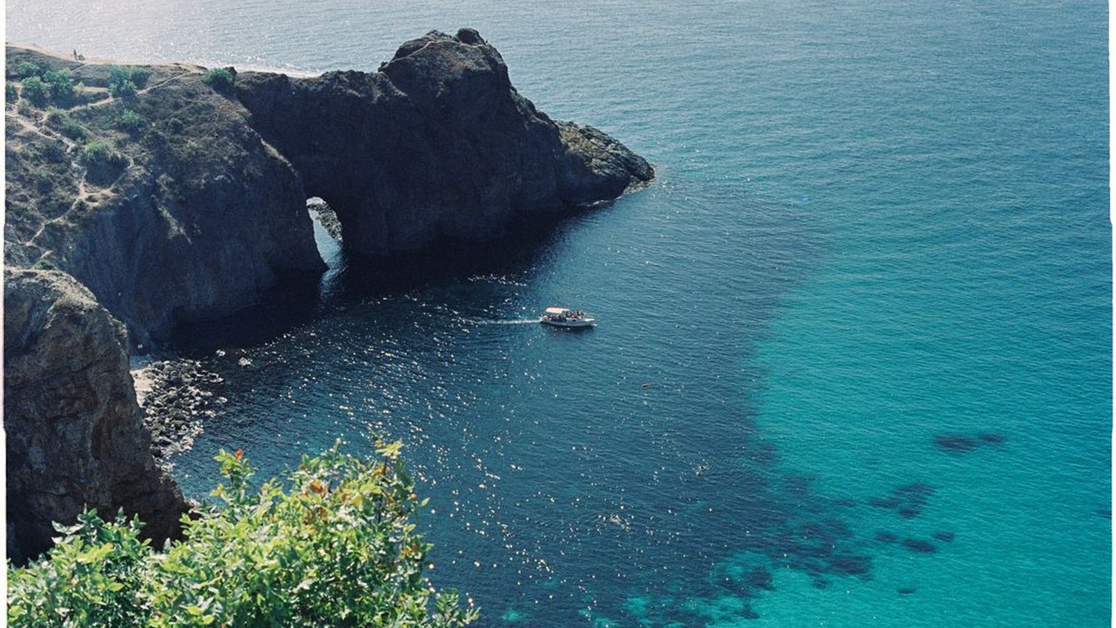 Отдых в Алуште: море, горы и Долина Привидений