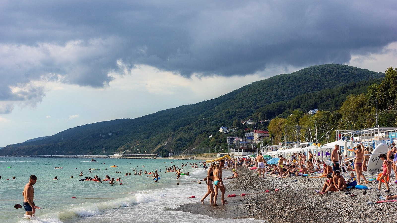 Отдых в Лазаревском: пляжи, водопады и бюджетное море