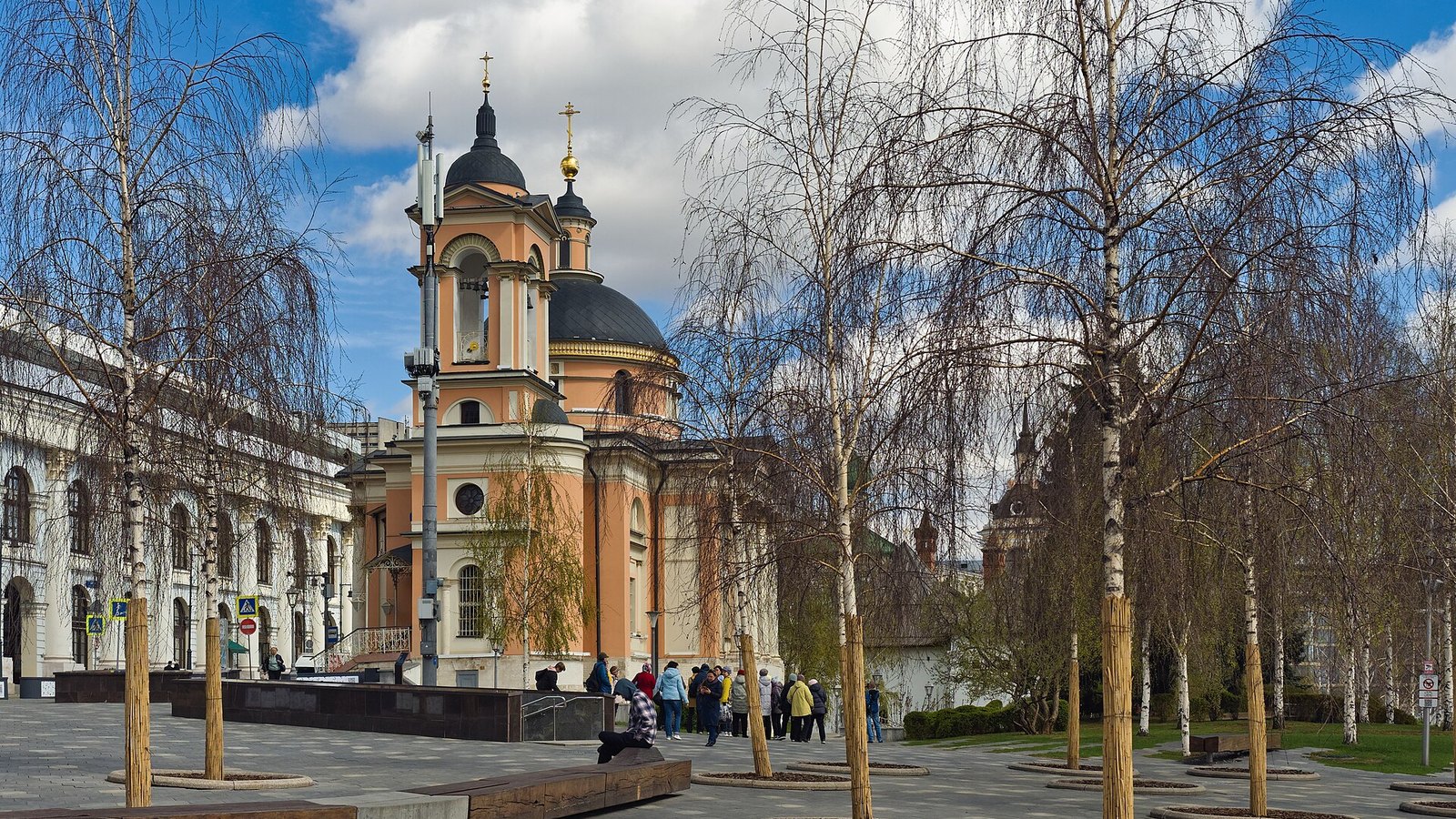 Варварка в Москве: четыре храма, два музея и Зарядье на пятистах метрах