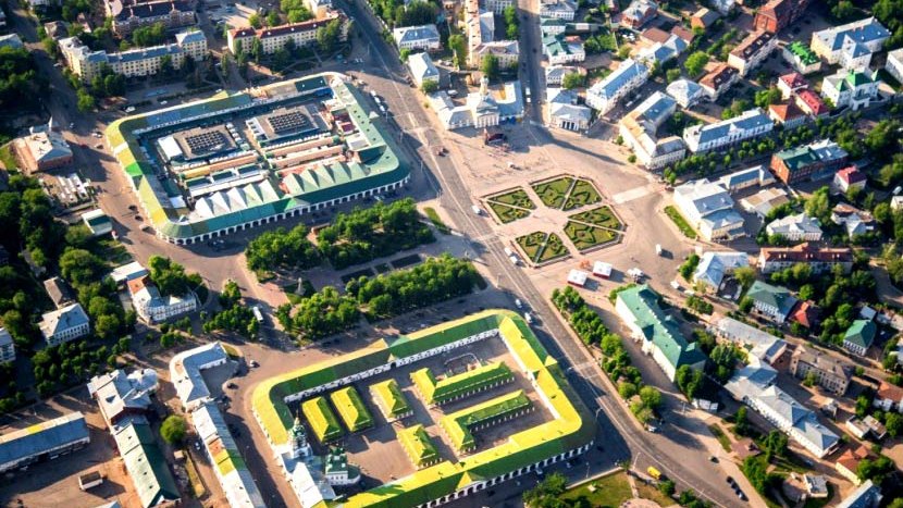 Торговые ряды с высоты: два каре и веерная планировка центра