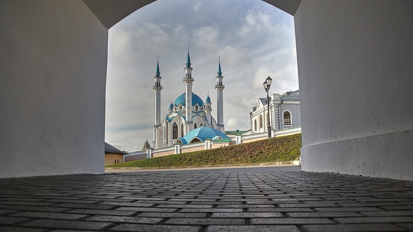 Кул-Шариф в проёме кремлёвских ворот — самый узнаваемый вид Казани