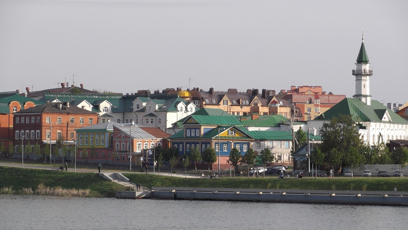 Старо-Татарская слобода: разноцветные дома и минарет над водой