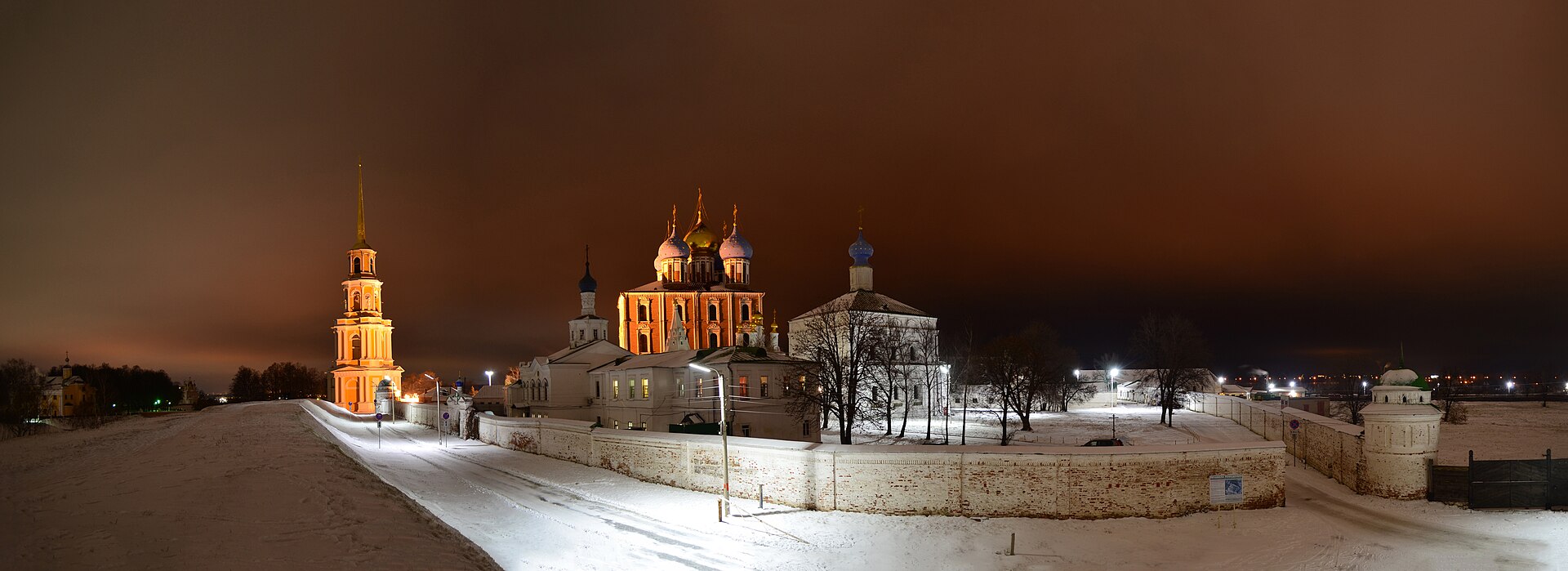 Рязанский кремль вечером