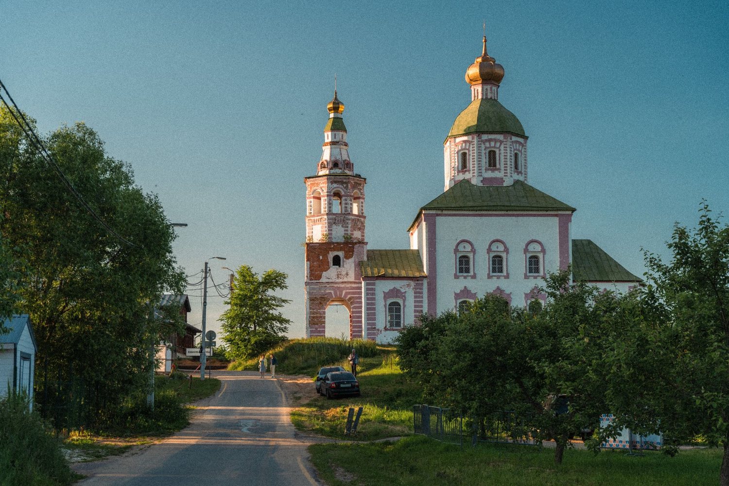 Ильинская церковь летним вечером — открыточный Суздаль, каким его и приезжают смотреть