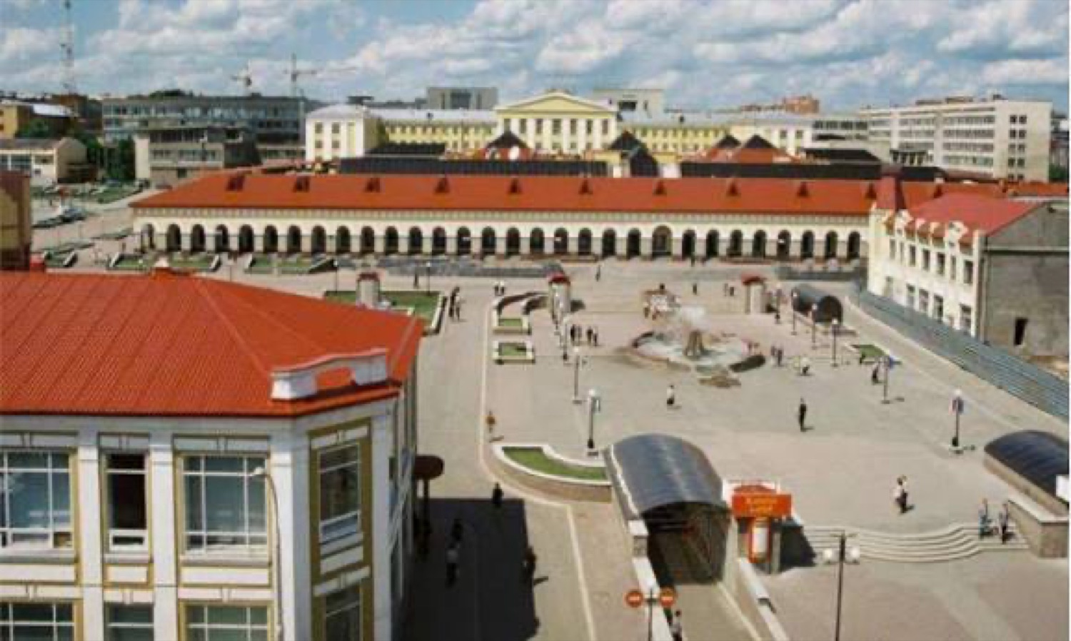 Гостиный двор — исторические торговые ряды и площадь в центре Уфы