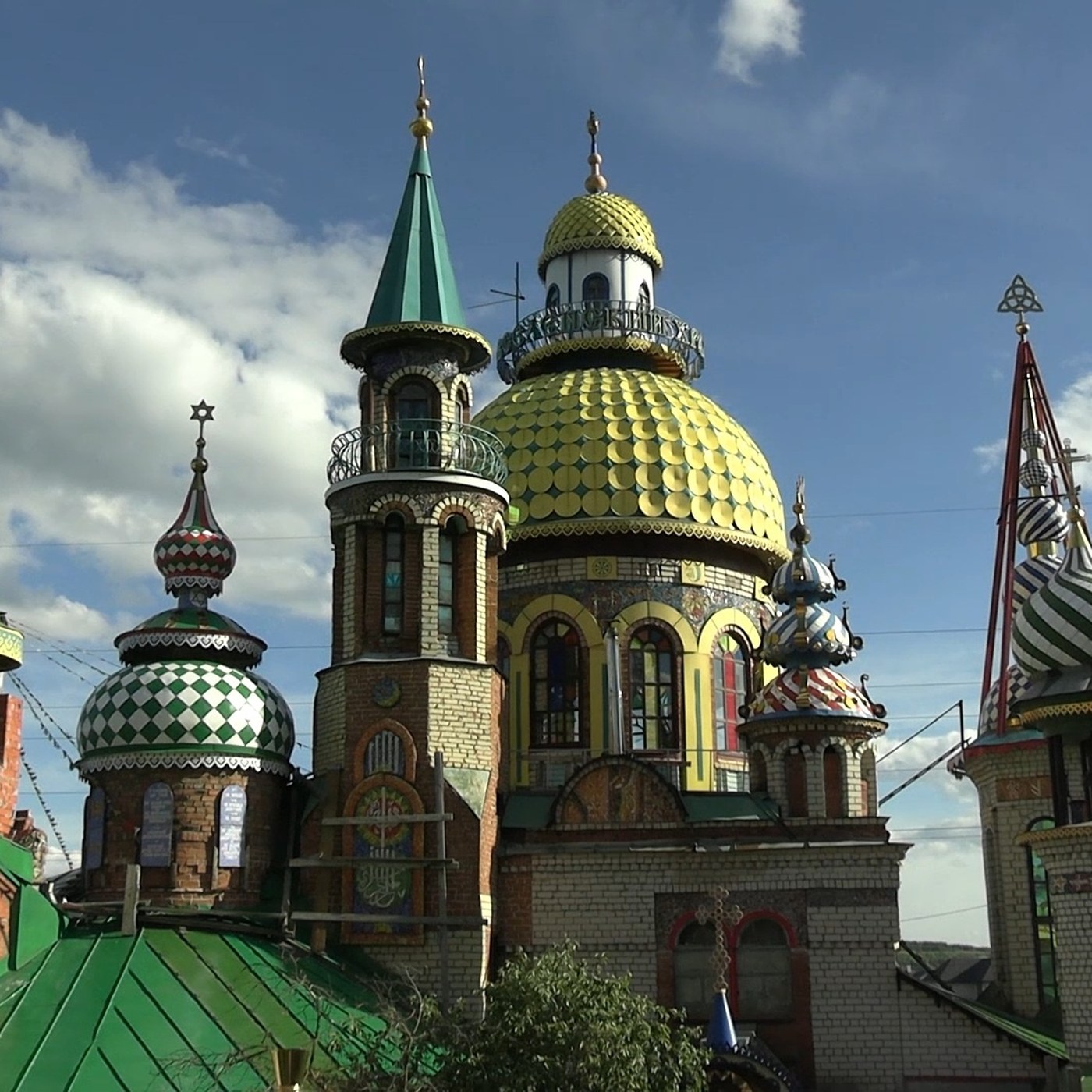 Символы Казани и Храм всех религий