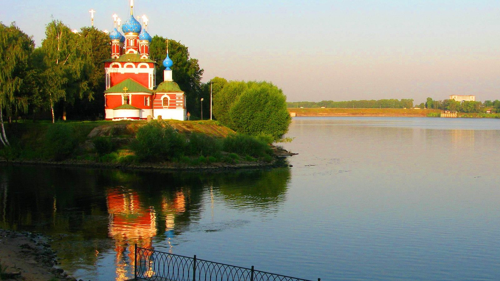 Углич – город на реке времени