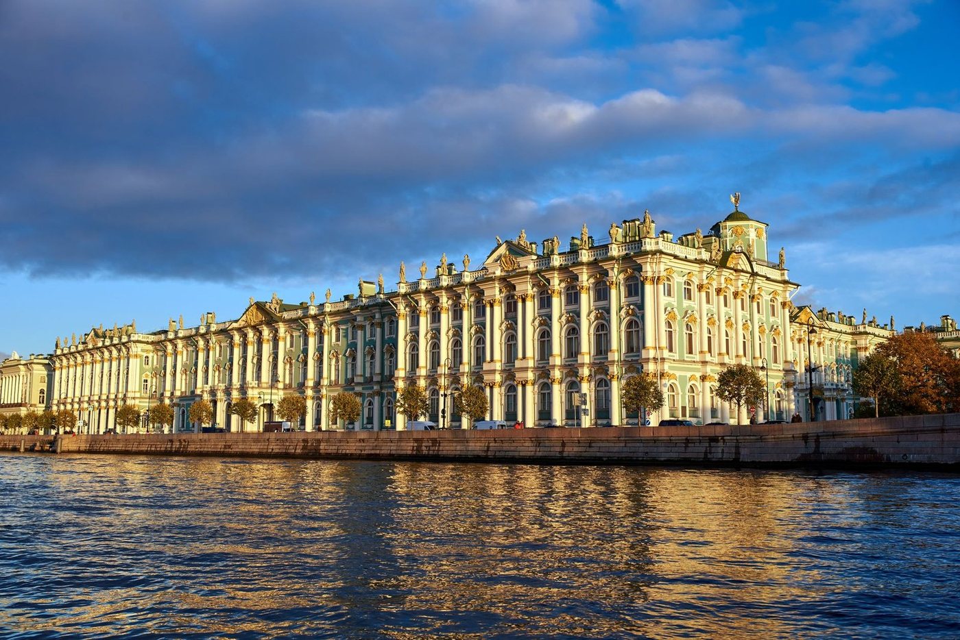 Эрмитаж с Невы