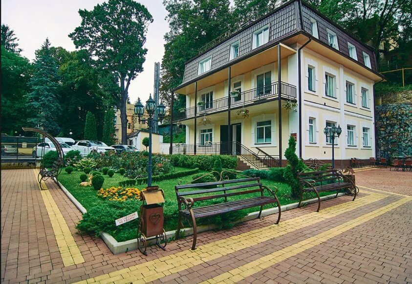 Белая дача