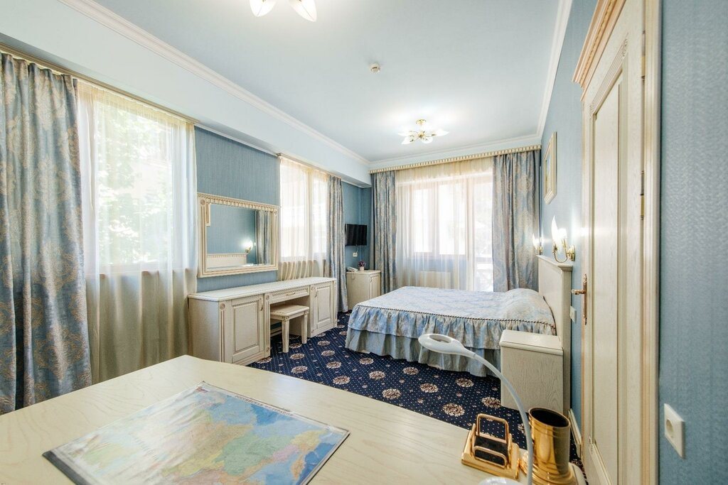 Дельфин