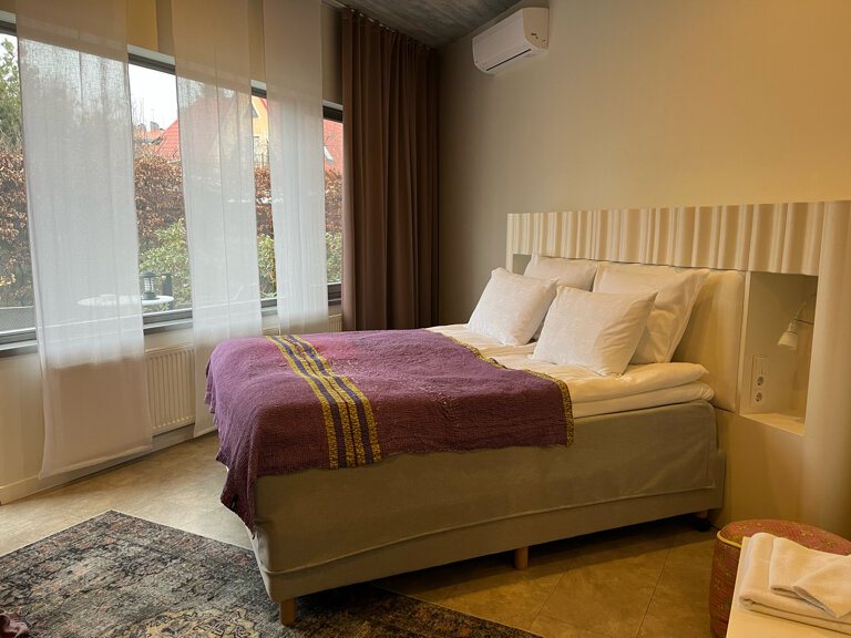 Hotel 12